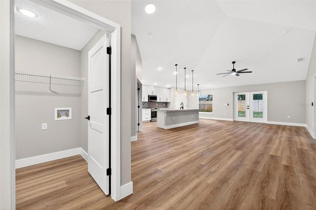 225 HILLSIDE AVENUE, Umatilla, FL 32784