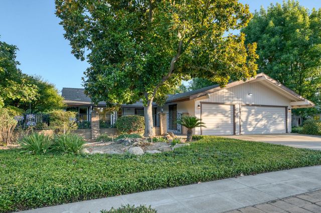 1611 W Mesa Avenue, Fresno, CA 93711