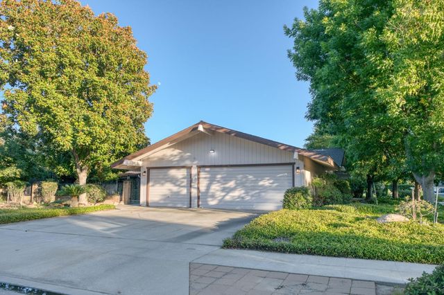 1611 W Mesa Avenue, Fresno, CA 93711