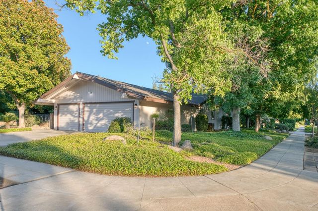 1611 W Mesa Avenue, Fresno, CA 93711