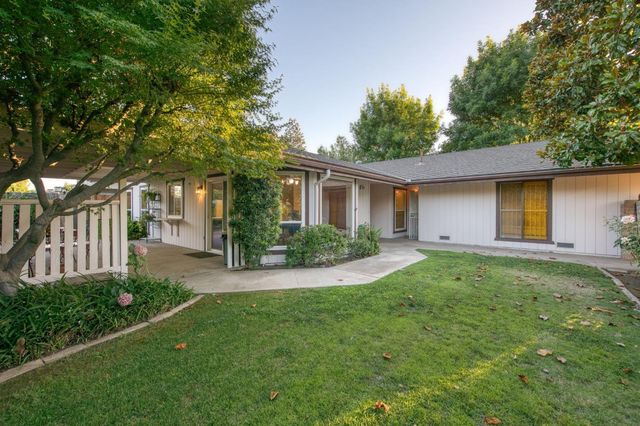 1611 W Mesa Avenue, Fresno, CA 93711