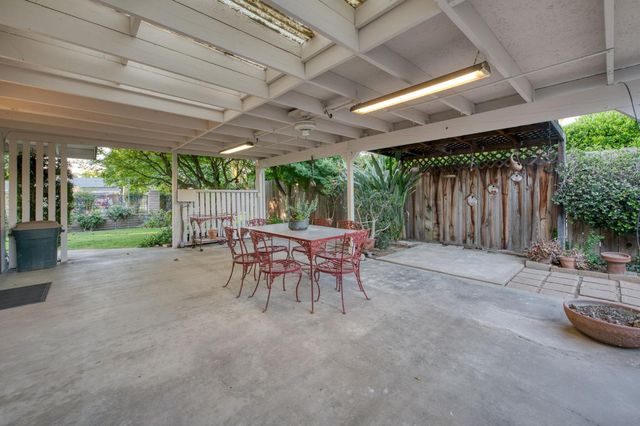 1611 W Mesa Avenue, Fresno, CA 93711