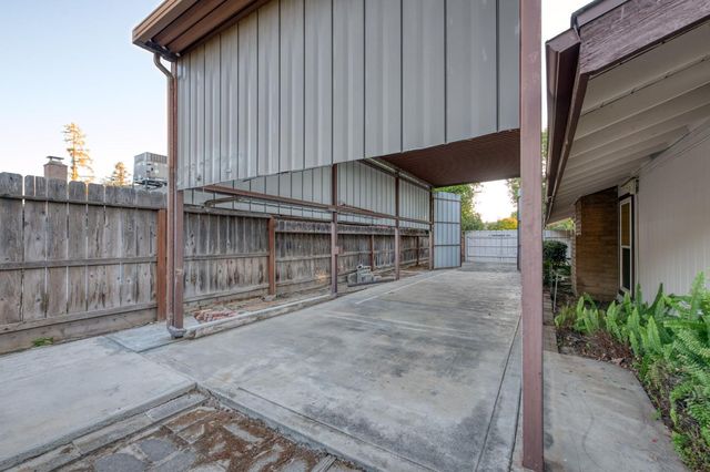 1611 W Mesa Avenue, Fresno, CA 93711