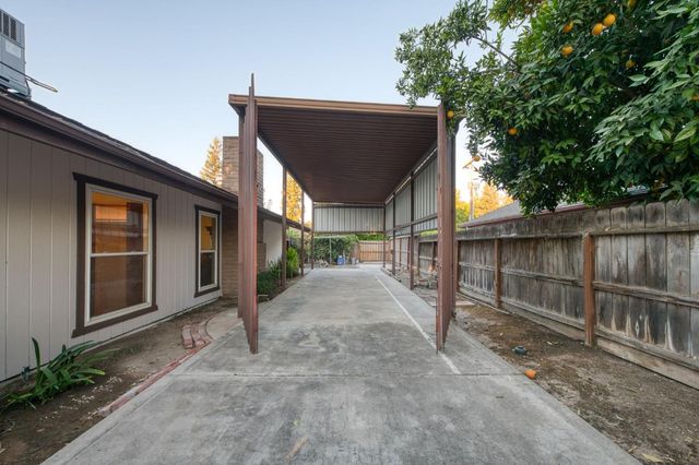 1611 W Mesa Avenue, Fresno, CA 93711
