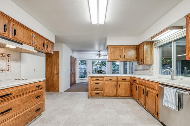 1611 W Mesa Avenue, Fresno, CA 93711