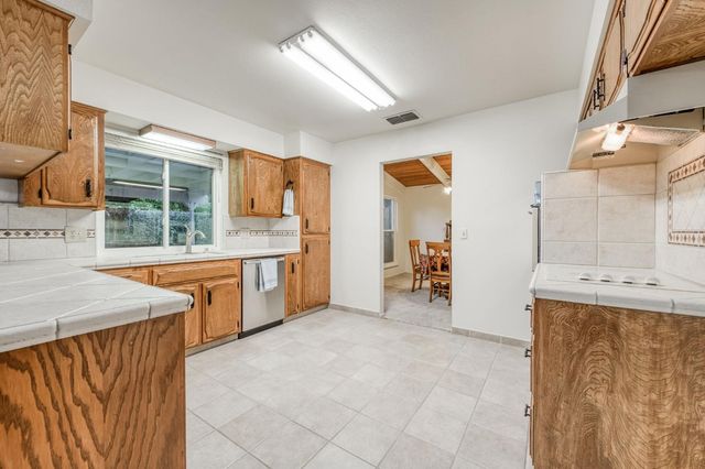 1611 W Mesa Avenue, Fresno, CA 93711