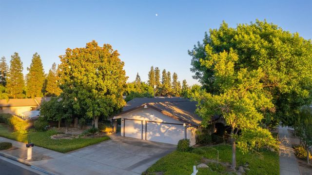 1611 W Mesa Avenue, Fresno, CA 93711