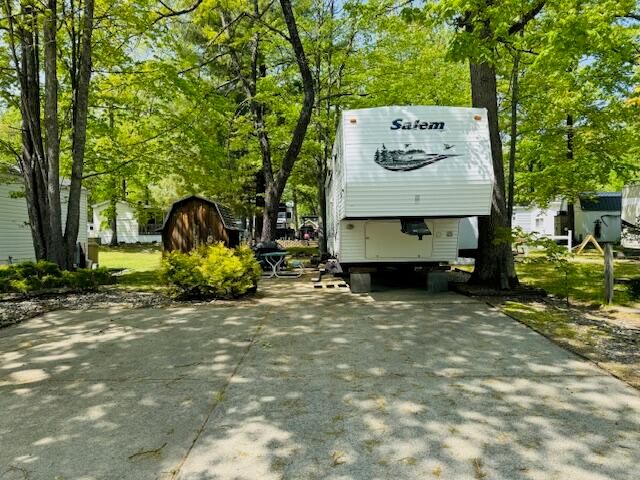 2757 Owens Unit 205 Drive, Houghton Lake, MI 48629