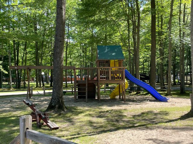 2757 Owens Unit 205 Drive, Houghton Lake, MI 48629