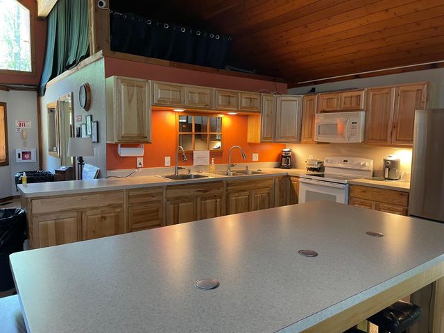 2757 Owens Unit 205 Drive, Houghton Lake, MI 48629