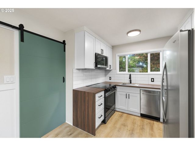 10116 N HUDSON St, Portland, OR 97203