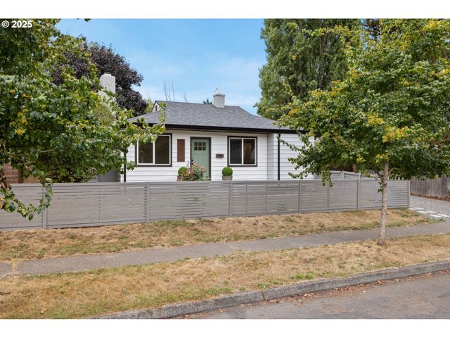 10116 N HUDSON St, Portland, OR 97203