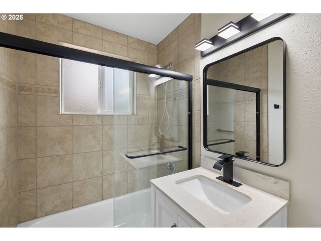 10116 N HUDSON St, Portland, OR 97203