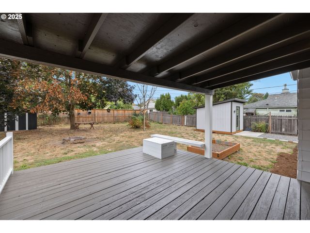 10116 N HUDSON St, Portland, OR 97203