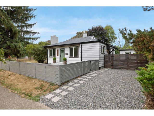 10116 N HUDSON St, Portland, OR 97203