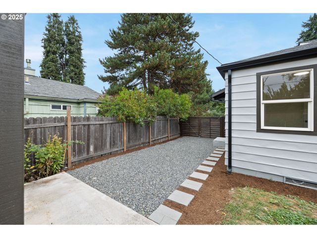 10116 N HUDSON St, Portland, OR 97203