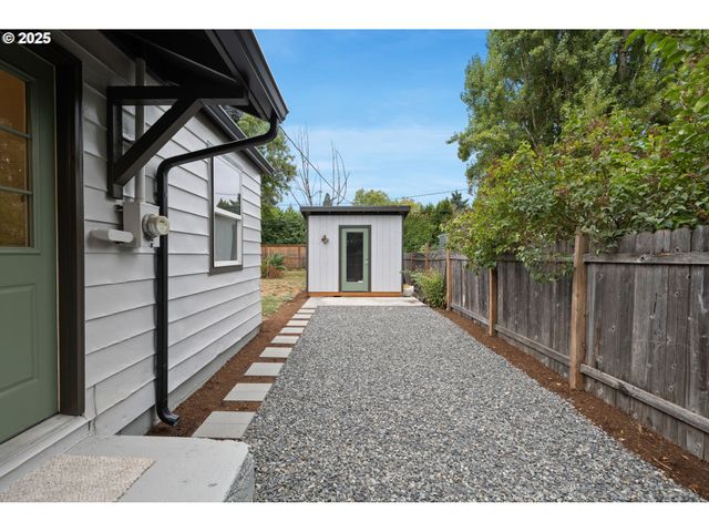 10116 N HUDSON St, Portland, OR 97203