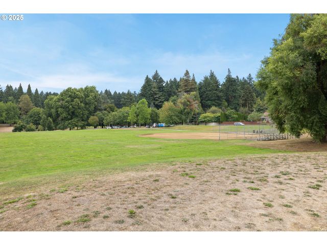 10116 N HUDSON St, Portland, OR 97203