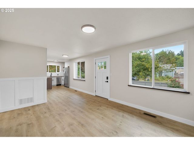 10116 N HUDSON St, Portland, OR 97203