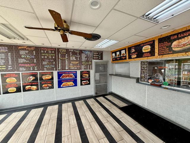 2001 W Howard Street, Chicago, IL 60645