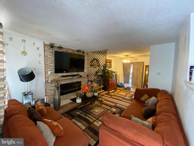 6993 GUILFORD RD, Upper Darby, PA 19082