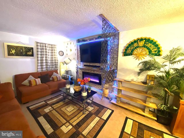 6993 GUILFORD RD, Upper Darby, PA 19082