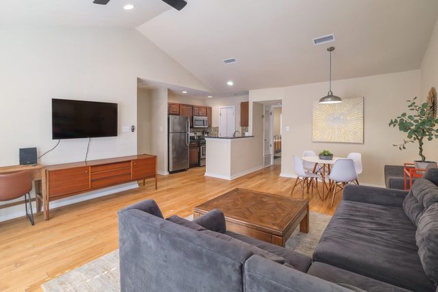 3601 Menchaca RD 212, Austin, TX 78704