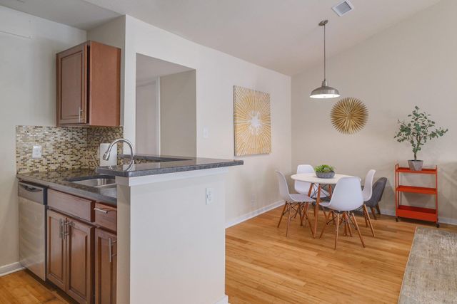 3601 Menchaca RD 212, Austin, TX 78704
