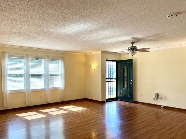 1036 Bowling Green Rd, Franklin, KY 42134