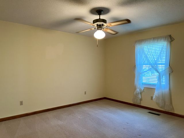 1036 Bowling Green Rd, Franklin, KY 42134