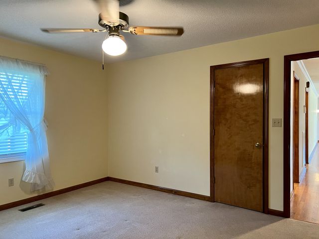 1036 Bowling Green Rd, Franklin, KY 42134