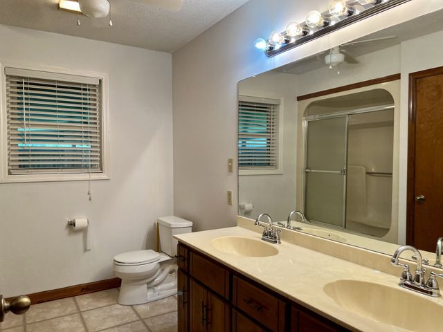 1036 Bowling Green Rd, Franklin, KY 42134