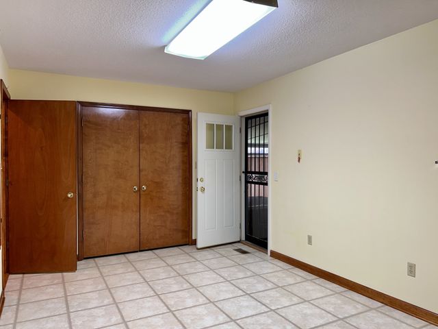 1036 Bowling Green Rd, Franklin, KY 42134