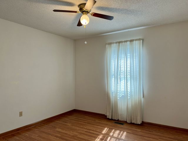 1036 Bowling Green Rd, Franklin, KY 42134