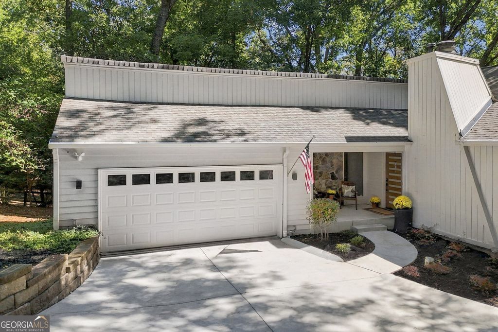 200 Pitch Lake Lane, Roswell, GA 30076 — exterior