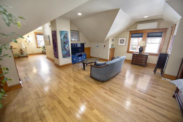 3929 N Maryland AVENUE, Shorewood, WI 53211