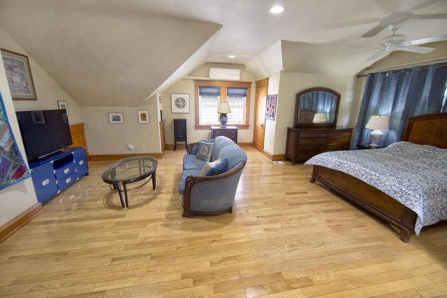 3929 N Maryland AVENUE, Shorewood, WI 53211