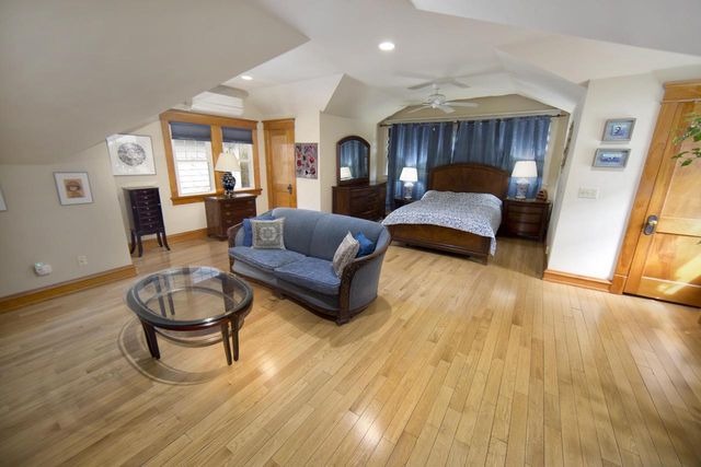 3929 N Maryland AVENUE, Shorewood, WI 53211