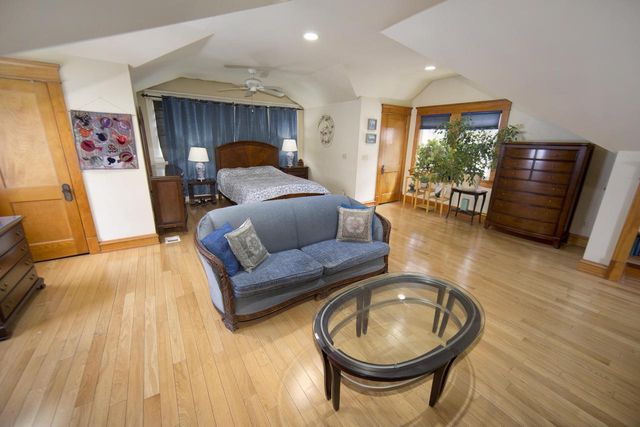 3929 N Maryland AVENUE, Shorewood, WI 53211