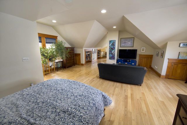 3929 N Maryland AVENUE, Shorewood, WI 53211