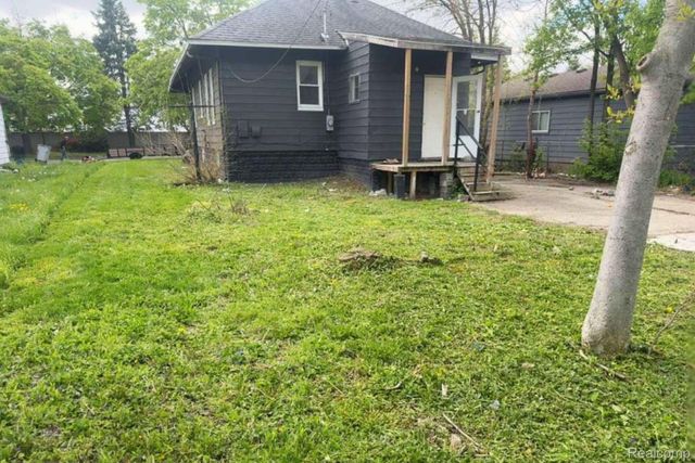 1317 E Muir Avenue, Hazel Park, MI 48030