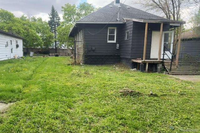1317 E Muir Avenue, Hazel Park, MI 48030