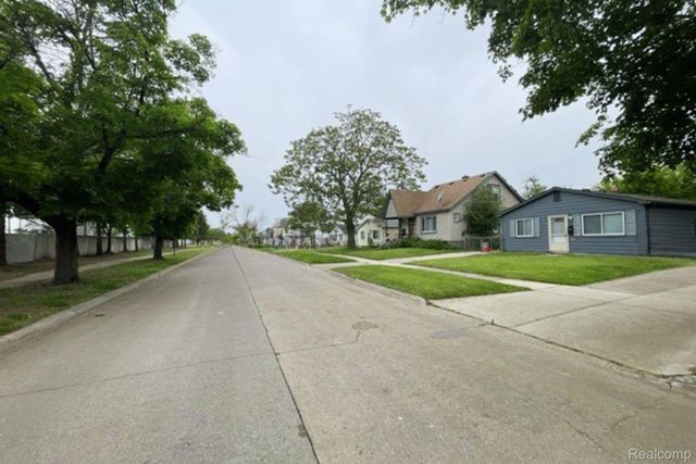 1317 E Muir Avenue, Hazel Park, MI 48030