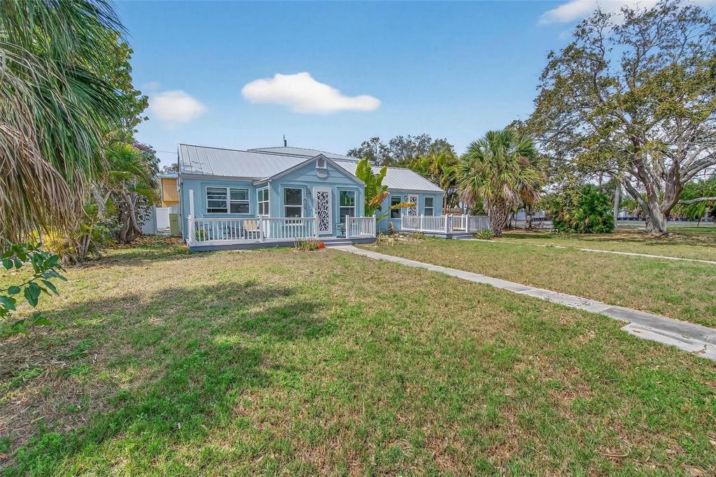 Image 9 of property listing at 3113 57TH STREET S, Gulfport, FL 33707