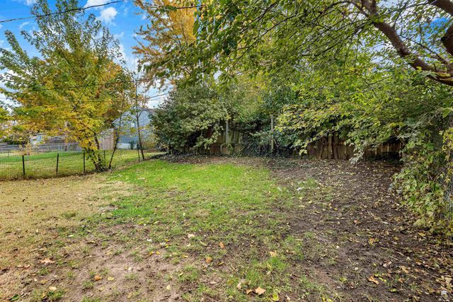 821 Mission Avenue, Manhattan, KS 66502