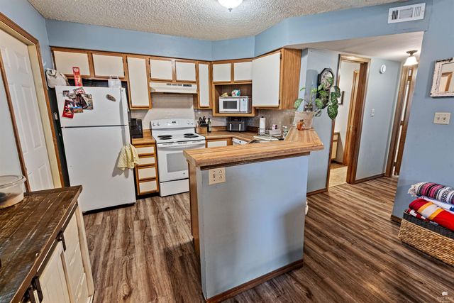 821 Mission Avenue, Manhattan, KS 66502