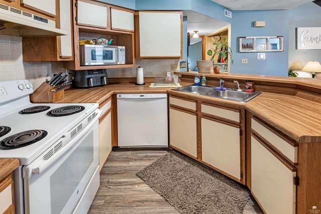 821 Mission Avenue, Manhattan, KS 66502