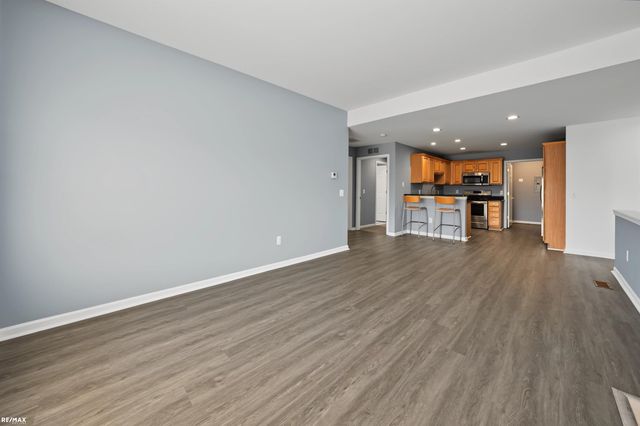 5537 Acorn Lane 101, Sterling Heights, MI 48314