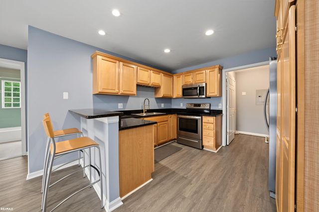 5537 Acorn Lane 101, Sterling Heights, MI 48314