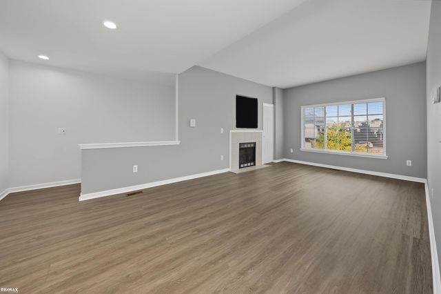 5537 Acorn Lane 101, Sterling Heights, MI 48314